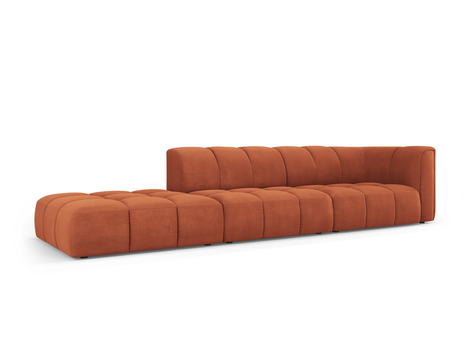 Elegantes 4-Sitzer Sofa Moritz in leuchtendem Orange, ideal für moderne Wohnräume, präsentiert von KAQTU Design AG.
