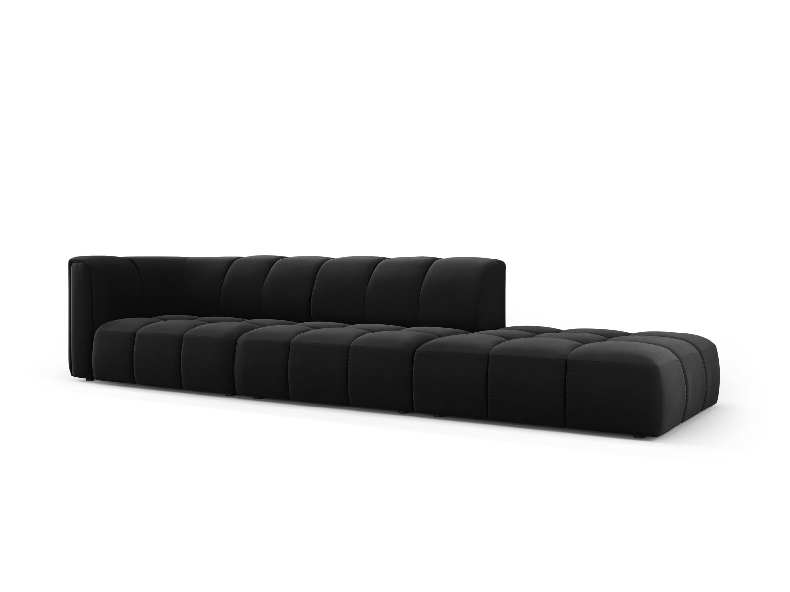 Elegantes 4-Sitzer Sofa Moritz in Black-Bluvel, ideal für moderne Wohnräume, präsentiert sich in stilvollem Design und hoher Funktionalität.