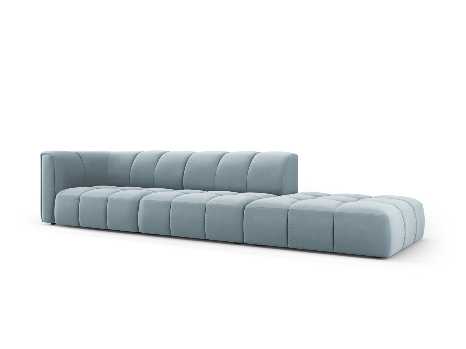 Elegantes 4-Sitzer Sofa Moritz in sanftem Hellblau, ideal für moderne Wohnräume, präsentiert von Cosmopolitan Design.