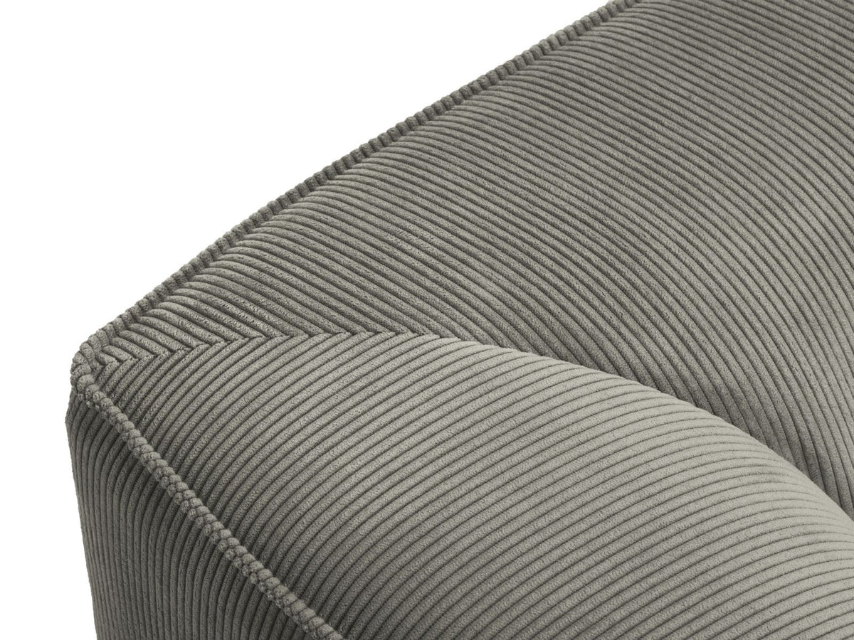 Gelbes 3-Sitzer Sofa Siena mit Massivholzrahmen, Ottawa-Stoffbezug und schwarzen Kunststoffbeinen aus Polypropylen, Frontalansicht.