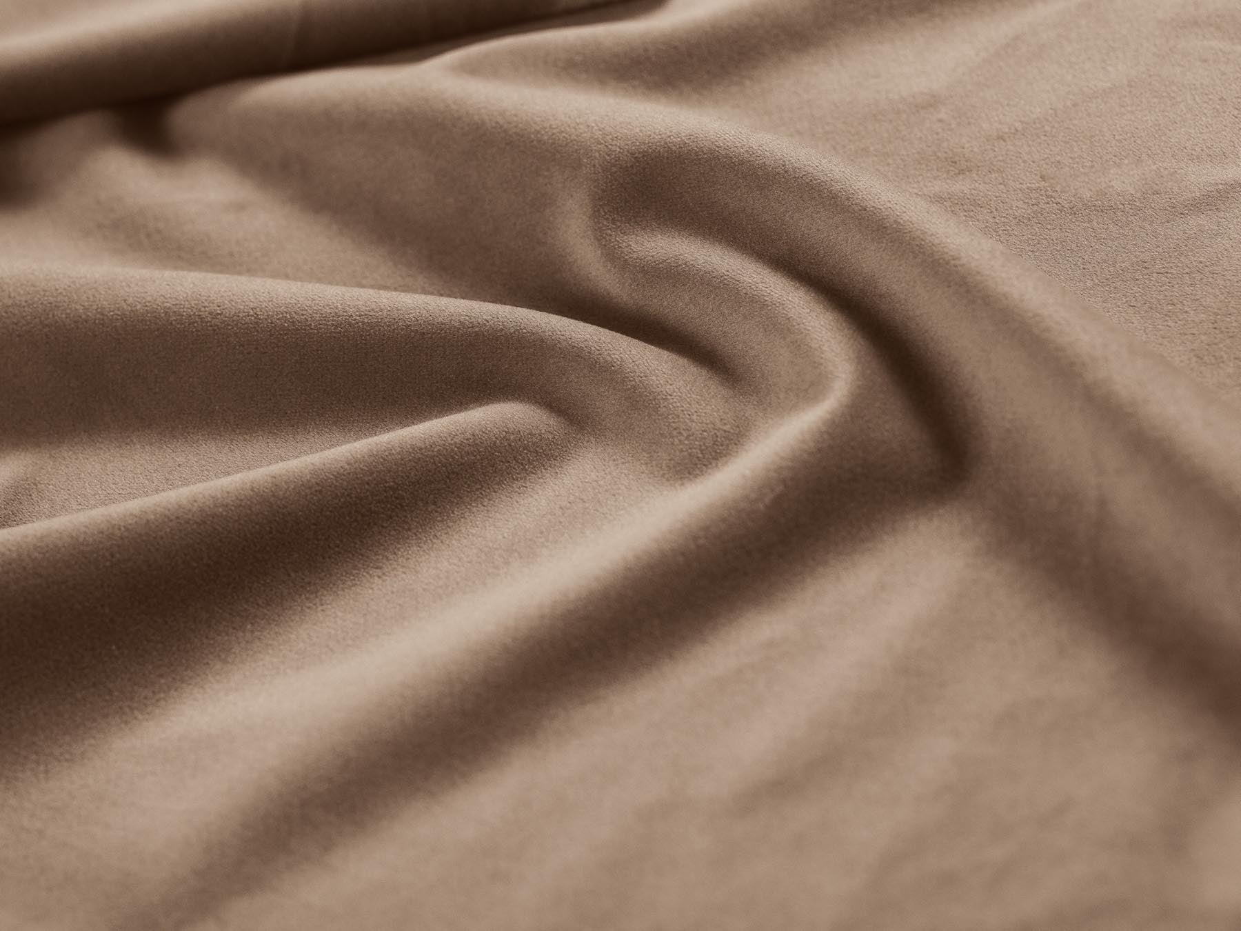 Stilvolles 3-Sitzer Sofa Hawaii in edlem Cappuccino-Magic Velvet, perfekt für entspannte Stunden und moderne Wohnkonzepte.