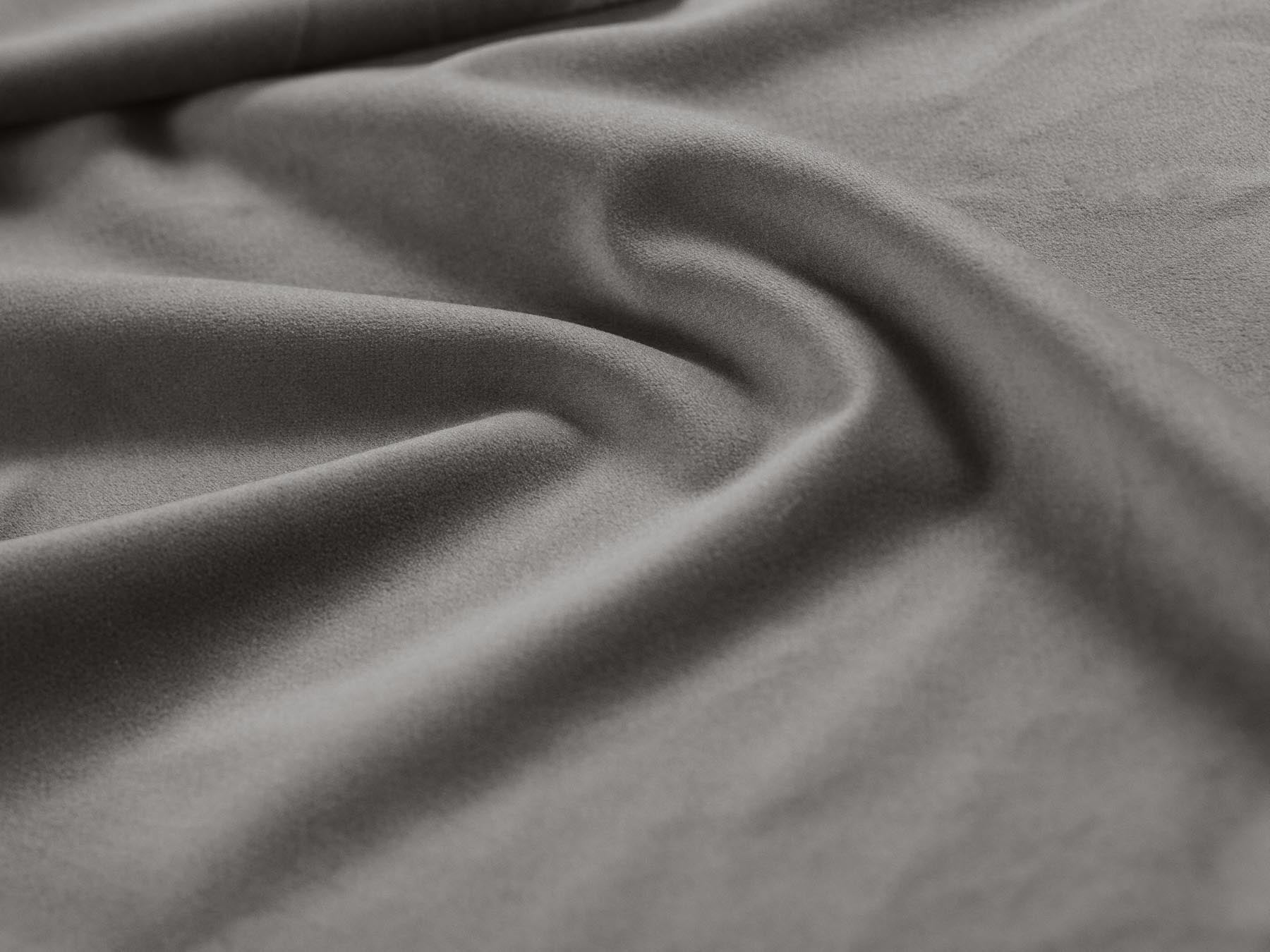 Modernes 3-Sitzer Sofa Hawaii in luxuriösem Silver-Magic Velvet, perfekt für gemütliche Abende und stilvolle Einrichtung.