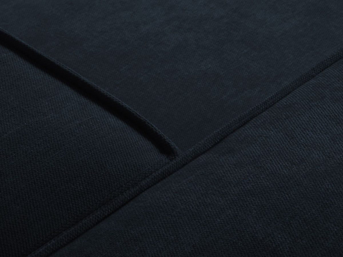 Beiges 3er Sofa Turin von Cosmopolitan Design mit Chenille-Stoffbezug Rosario, Massivholzrahmen und Beinen aus schwarzem Buchenholz.