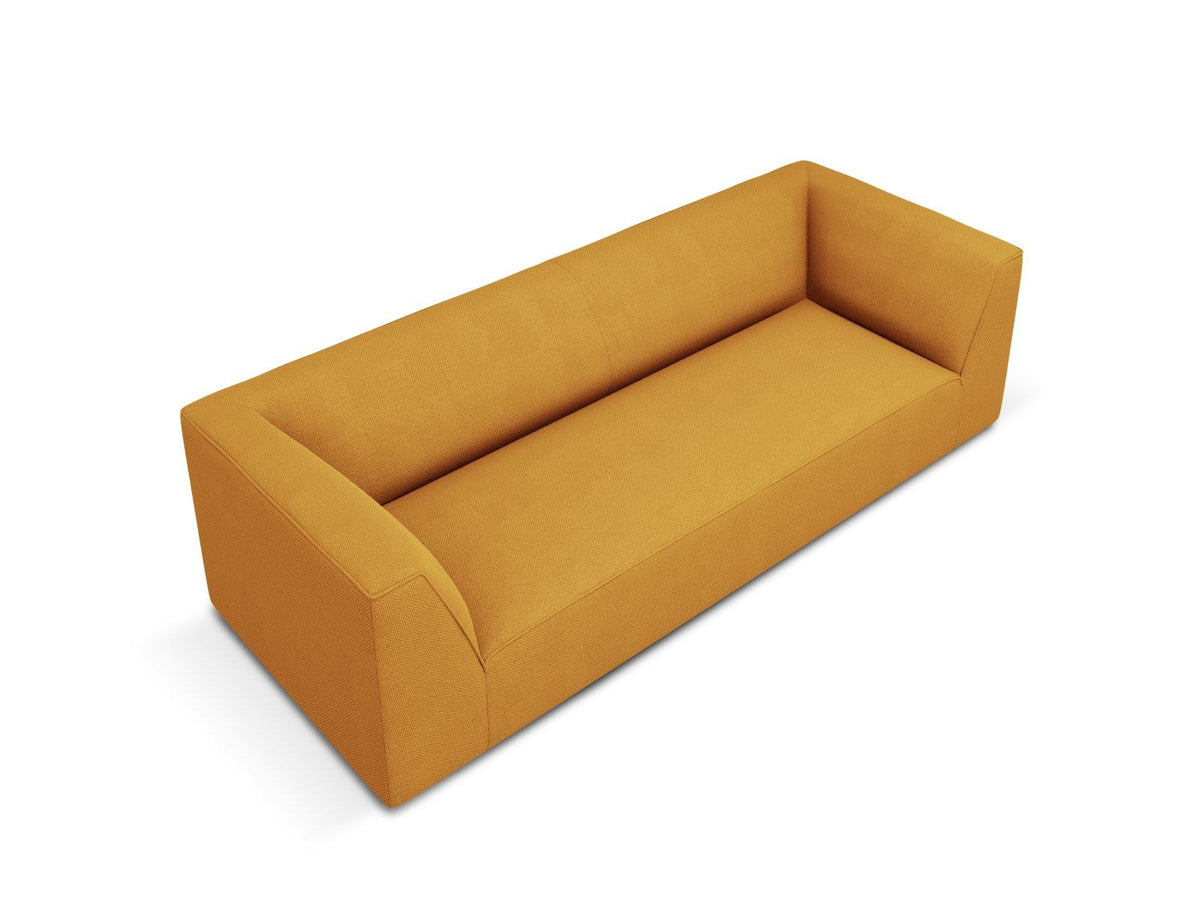 Gelbes 3-Sitzer Sofa Siena mit Massivholzrahmen, Ottawa-Stoffbezug und schwarzen Kunststoffbeinen aus Polypropylen, Frontalansicht.