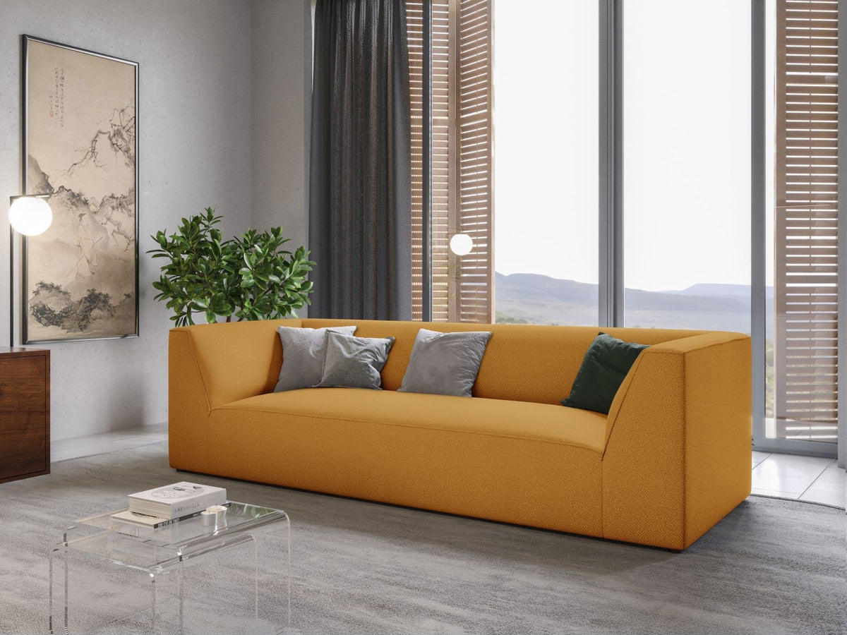 Gelbes 3-Sitzer Sofa Siena mit Massivholzrahmen, Ottawa-Stoffbezug und schwarzen Kunststoffbeinen aus Polypropylen, Frontalansicht.