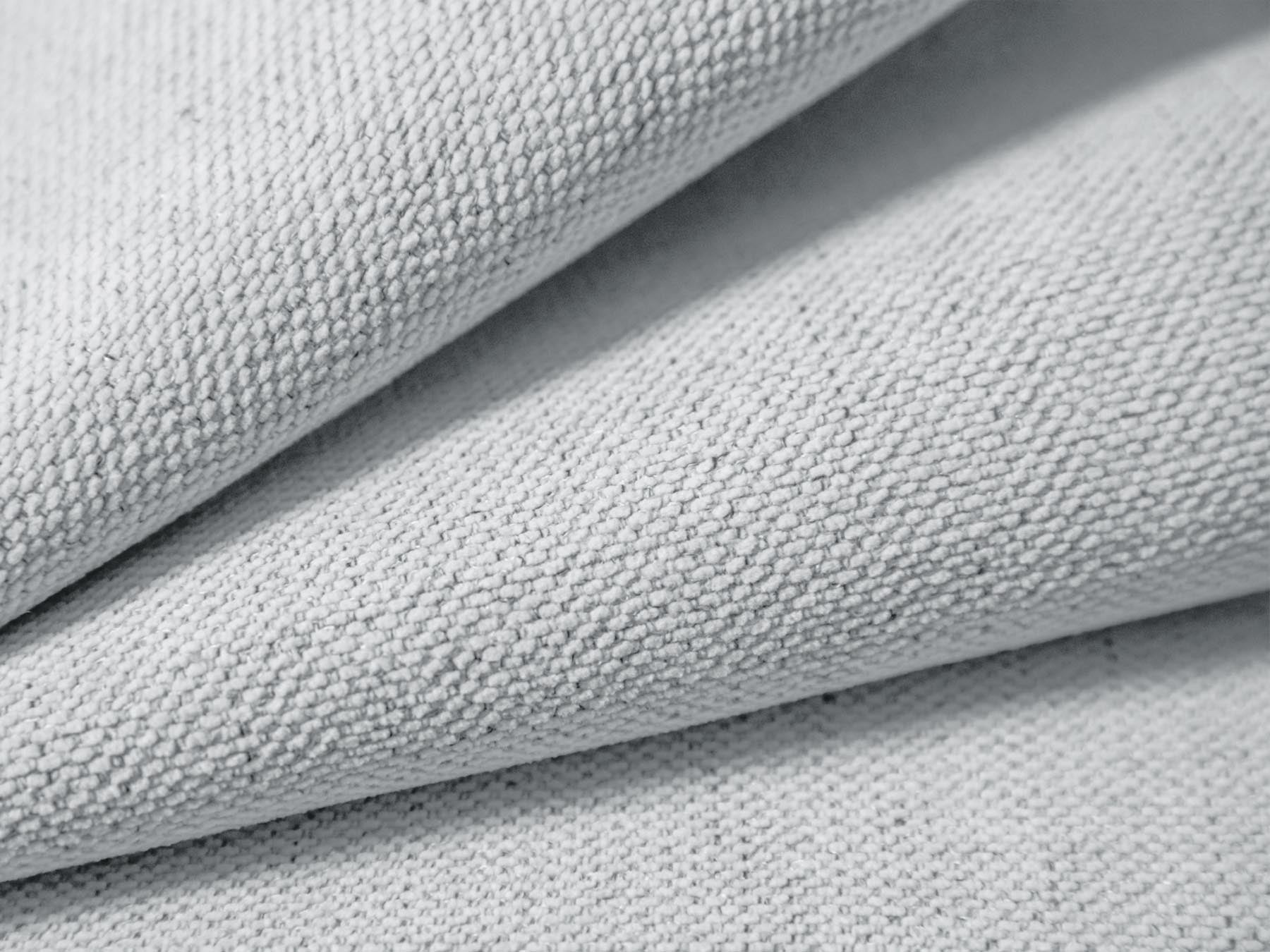 Elegantes 3-Sitzer Sofa Campi in dezentem Grau, ideal für moderne Wohnräume und stilvolle Einrichtungskonzepte von Cosmopolitan Design.