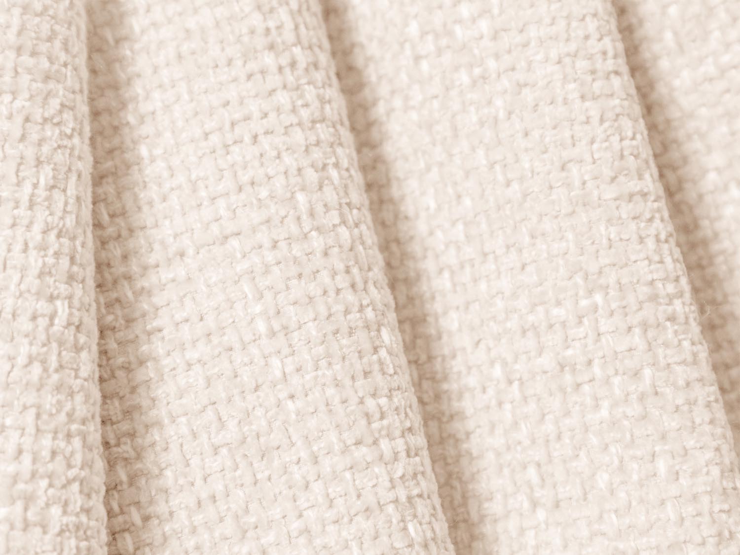 Elegantes 3-Sitzer Sofa Tulum in zartem Beige, ideal für zeitgemäße Einrichtung. Hochwertige Materialien von Cosmopolitan Design.