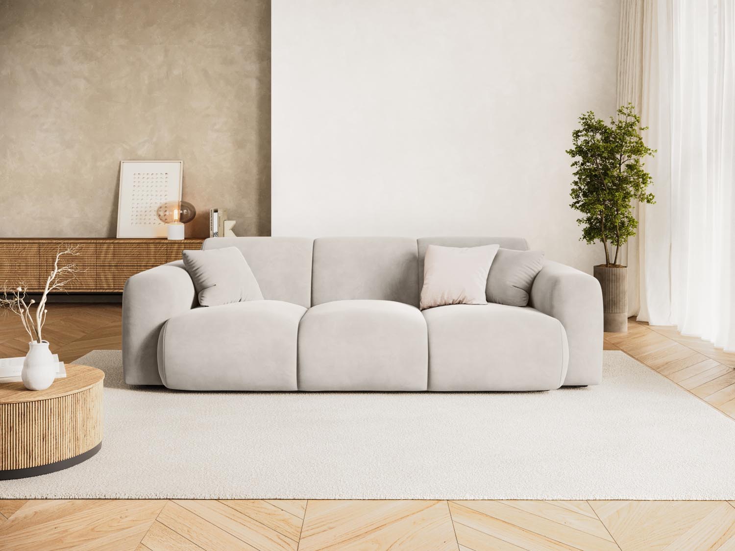 Elegantes Nolio Velour Sofa in hellem Beige, ideal für stilvolle Wohnräume. Komfortables 3-Sitzer-Design von Cosmopolitan Design.