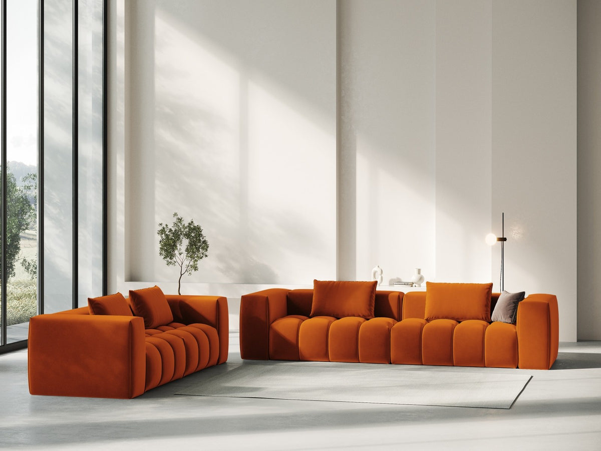 Modulares 3er Sofa Verona in Sand-Casino Samtstoff mit Massivholzrahmen und schwarzen Kunststoffbeinen, Cosmopolitan Design.