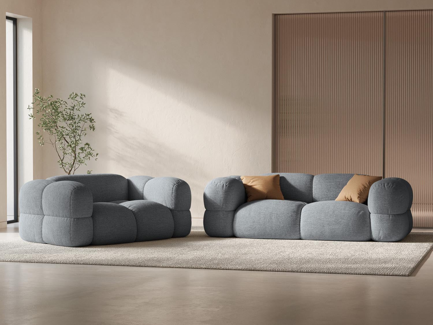 Elegantes Loretto 3-Sitzer Sofa in Grau, stilvoll inszeniert in modernem Ambiente, ideal für jedes Wohnzimmer.
