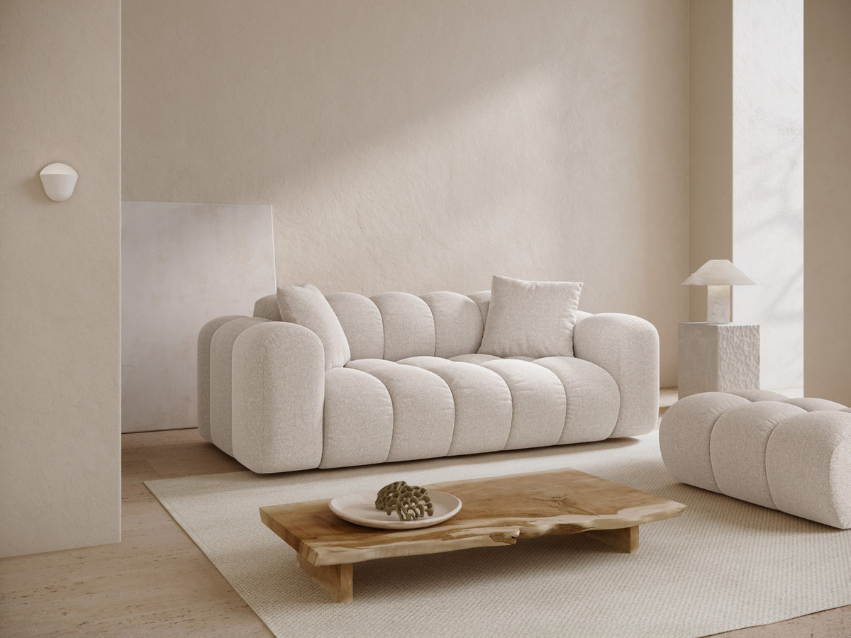 3er Sofa Treno mit Stoffbezug, schwarzen Kunststoffbeinen und flacher Rückenlehne