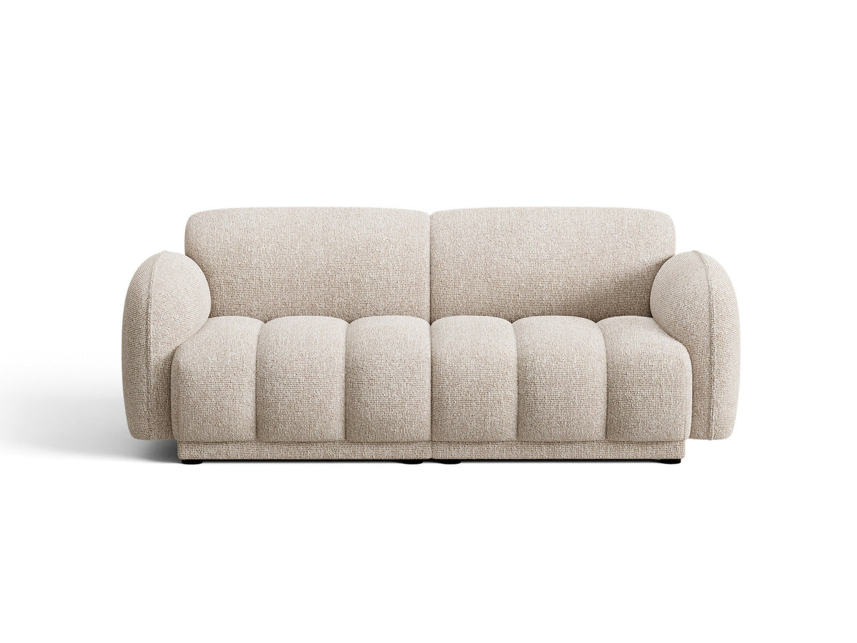 Beige-meliertes 3-Sitzer Sofa Bilbao aus Bouclé-Stoff mit Massivholzrahmen und schwarzen Kunststoffbeinen, Cosmopolitan Design.