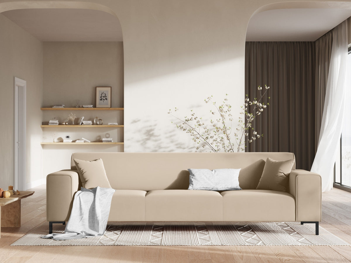 Dreisitzer-Sofa mit schwarzem Samtbezug (Salvador), Massivholzrahmen und schwarzen Kunststoffbeinen, Breite 232 cm.