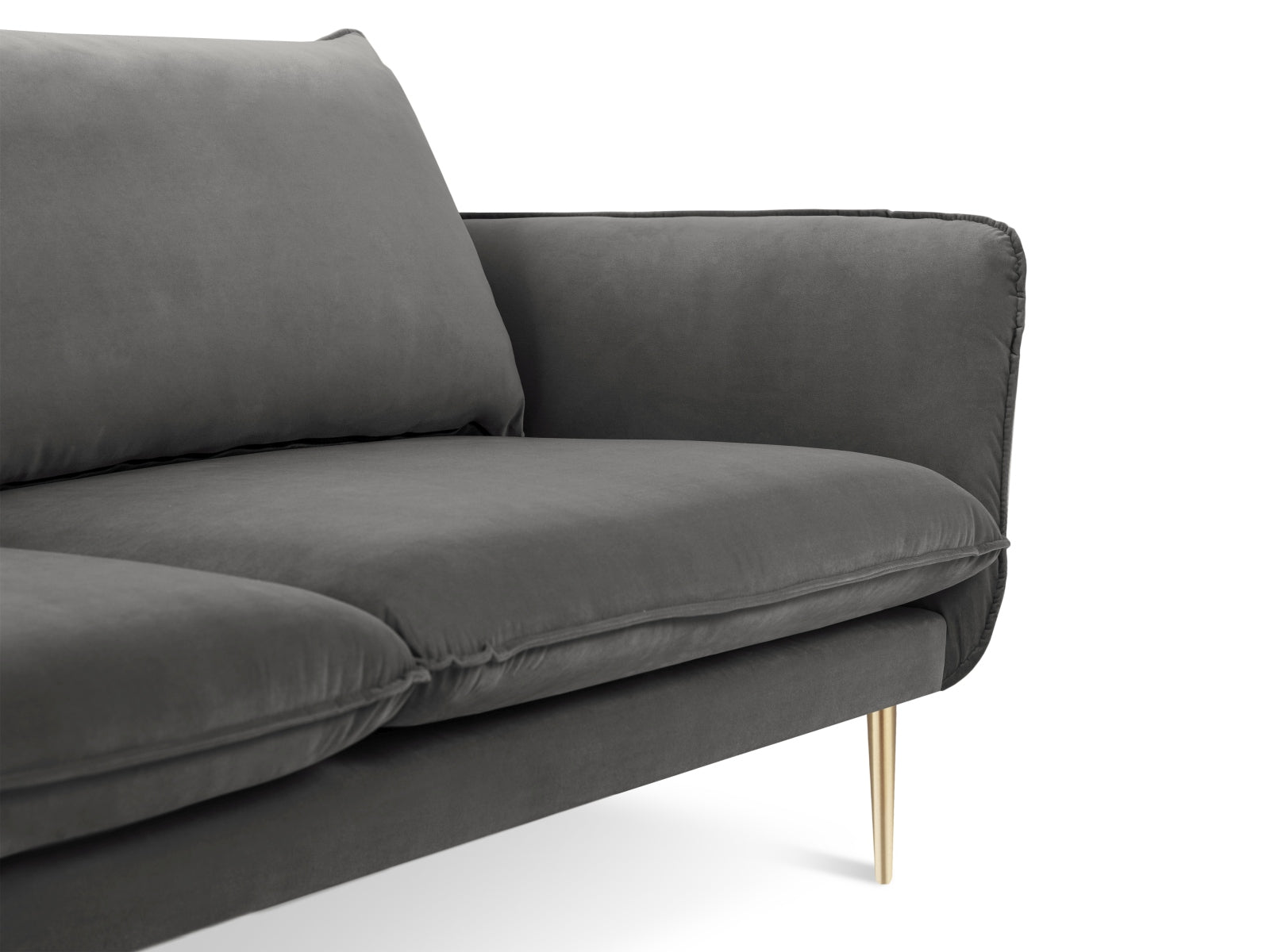 Erleben Sie das elegante Vienna Velour Sofa 3 Sitzer von Cosmopolitan Design – perfekt für stilvolle Akzente und gemütliche Stunden.