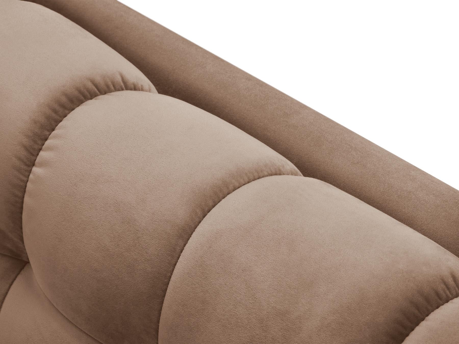 Elegantes 3-Sitzer Sofa Bali in sanftem Beige-Bluvel, ideal für gemütliche Wohnzimmer, entworfen von Cosmopolitan Design.