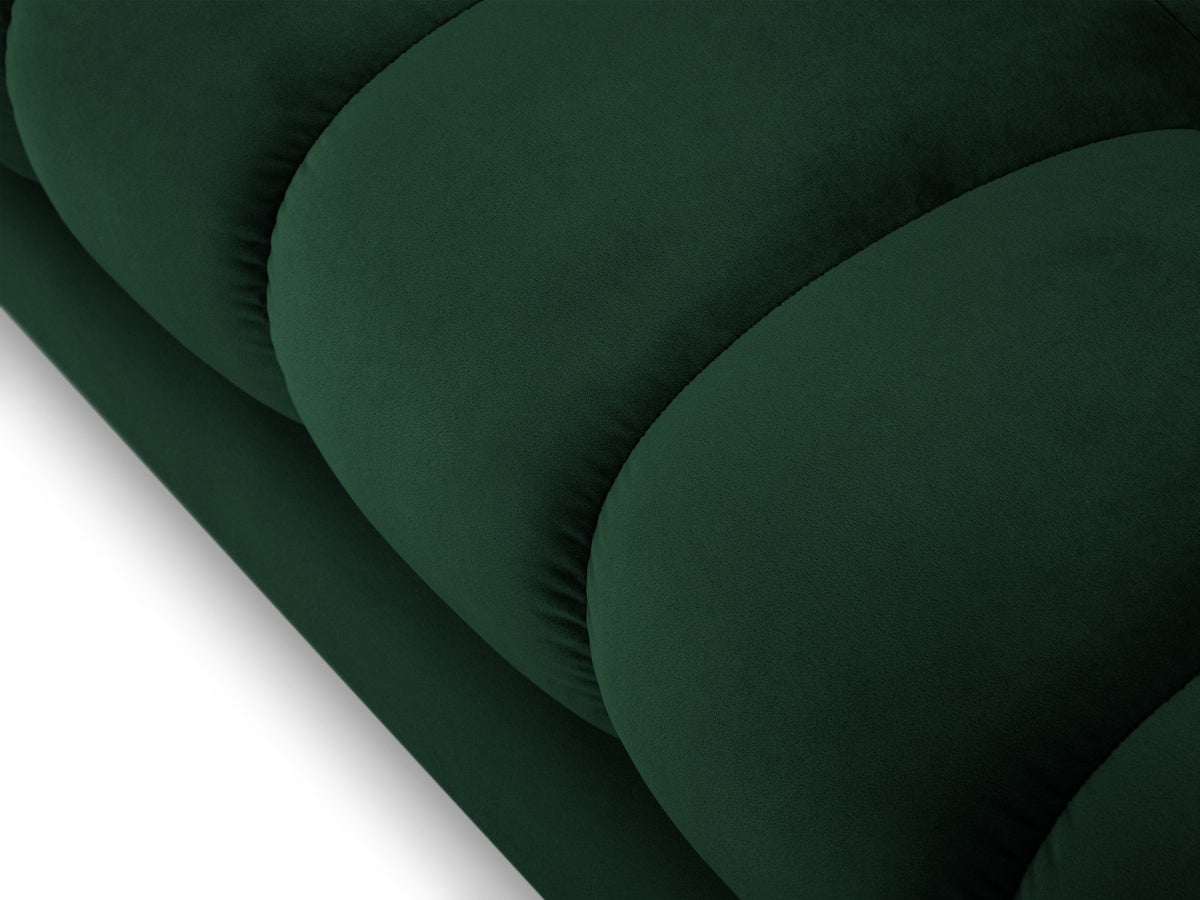 3-Sitzer Sofa Bali in Bottle Green-Bluvel präsentiert im Onlineshop von KAQTU Design AG. 3er Sofa ist von Cosmopolitan Design