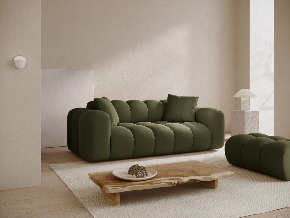 3er Sofa Treno mit Stoffbezug, schwarzen Kunststoffbeinen und flacher Rückenlehne