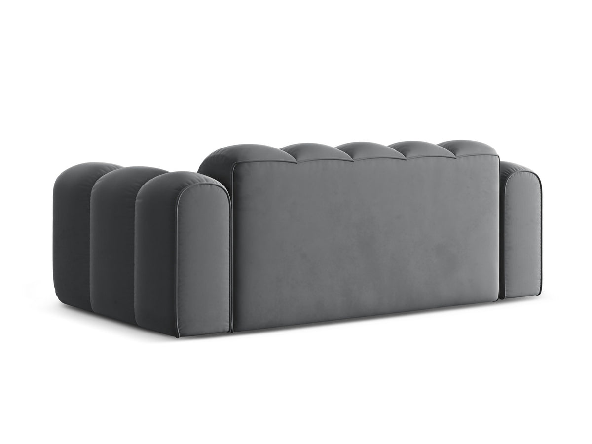 3er Sofa Treno mit Stoffbezug, schwarzen Kunststoffbeinen und flacher Rückenlehne