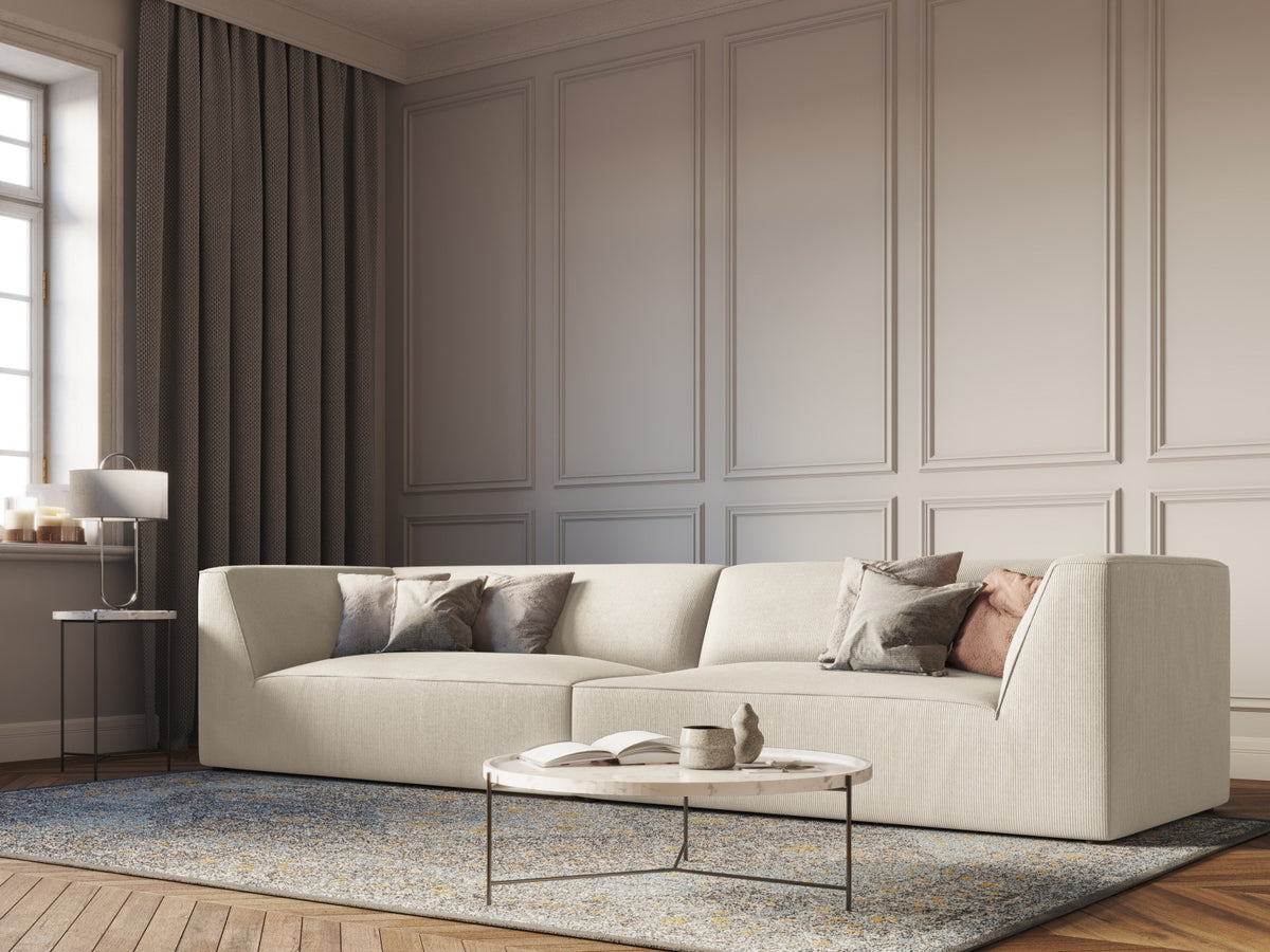 Beiges 4-Sitzer Sofa Siena mit strukturiertem Cordstoffbezug, Massivholzrahmen und schwarzen Kunststoffbeinen, moderne gerade Form.