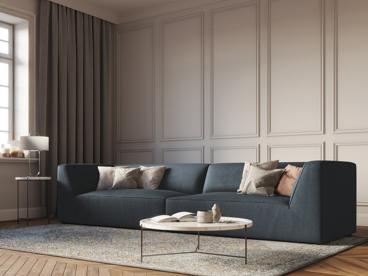 Beiges 4-Sitzer Sofa Siena mit strukturiertem Cordstoffbezug, Massivholzrahmen und schwarzen Kunststoffbeinen, moderne gerade Form.