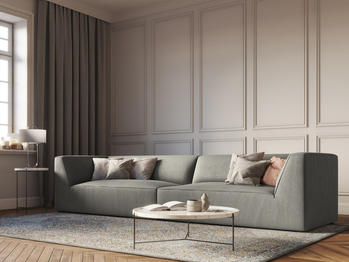 Beiges 4-Sitzer Sofa Siena mit strukturiertem Cordstoffbezug, Massivholzrahmen und schwarzen Kunststoffbeinen, moderne gerade Form.