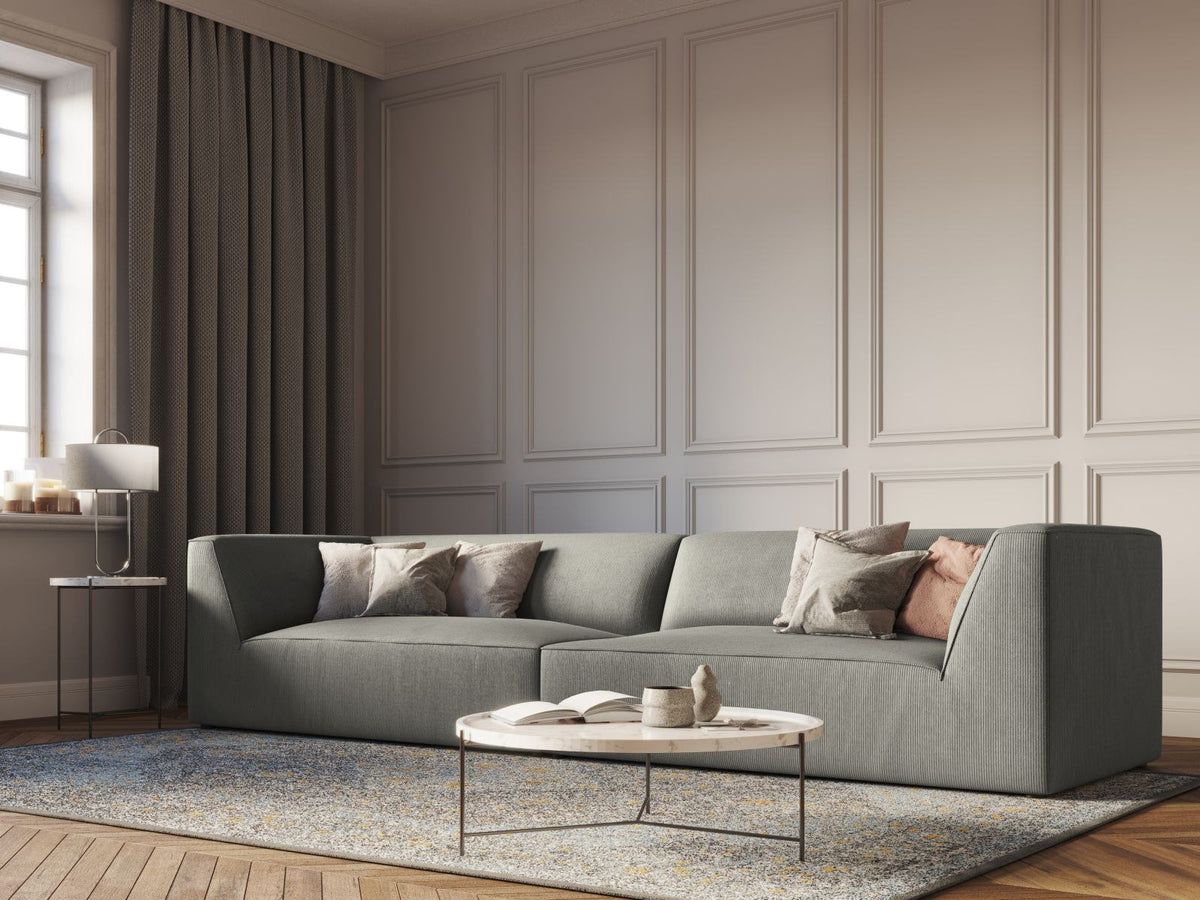 Beiges 4-Sitzer Sofa Siena mit strukturiertem Cordstoffbezug, Massivholzrahmen und schwarzen Kunststoffbeinen, moderne gerade Form.