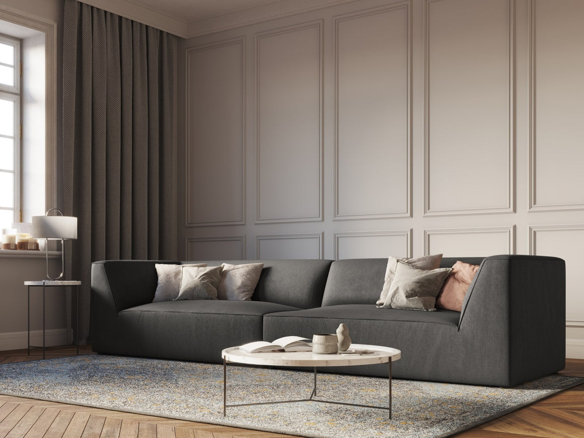 Beiges 4-Sitzer Sofa Siena mit strukturiertem Cordstoffbezug, Massivholzrahmen und schwarzen Kunststoffbeinen, moderne gerade Form.