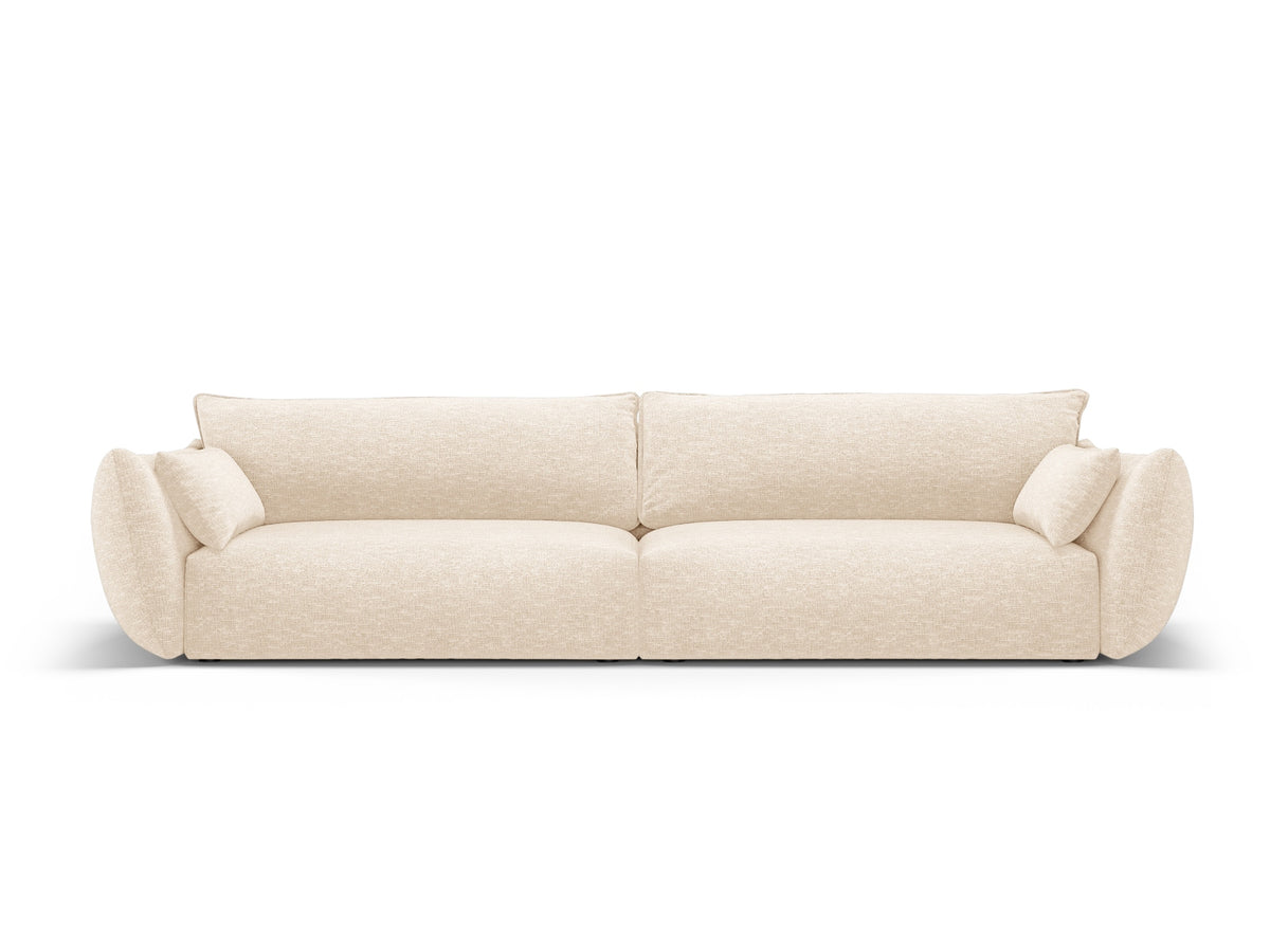 Sofa Matera, 4er Sofa mit Stoffbezug, geneigter Rückenlehne und schwarzen Kunststoffbeinen