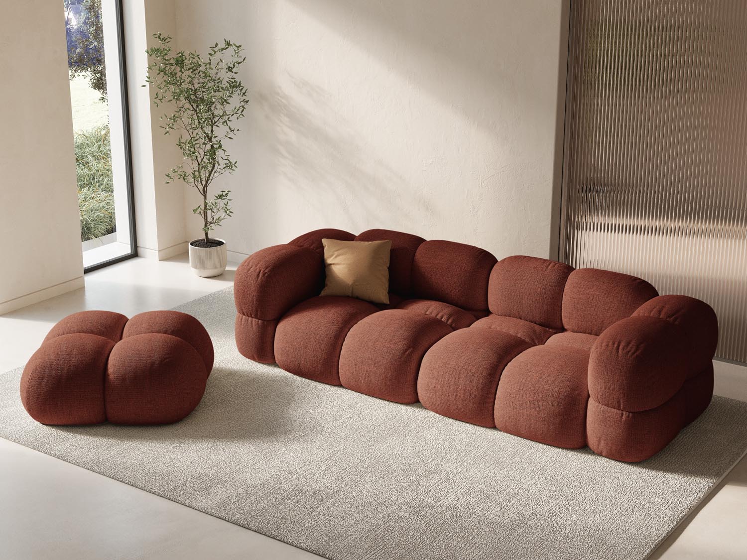 Elegantes Loretto 4-Sitzer Sofa in Coral-Sorella, ideal für stilvolle Wohnräume, präsentiert in modernem Ambiente.