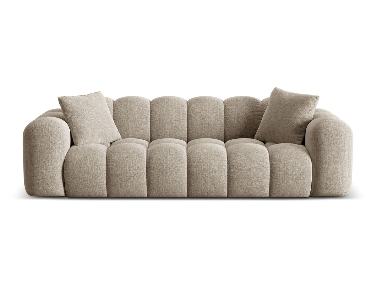 4er Sofa Treno mit gepolstertem Stoffbezug, niedriger Rückenlehne und schwarzen Beinen