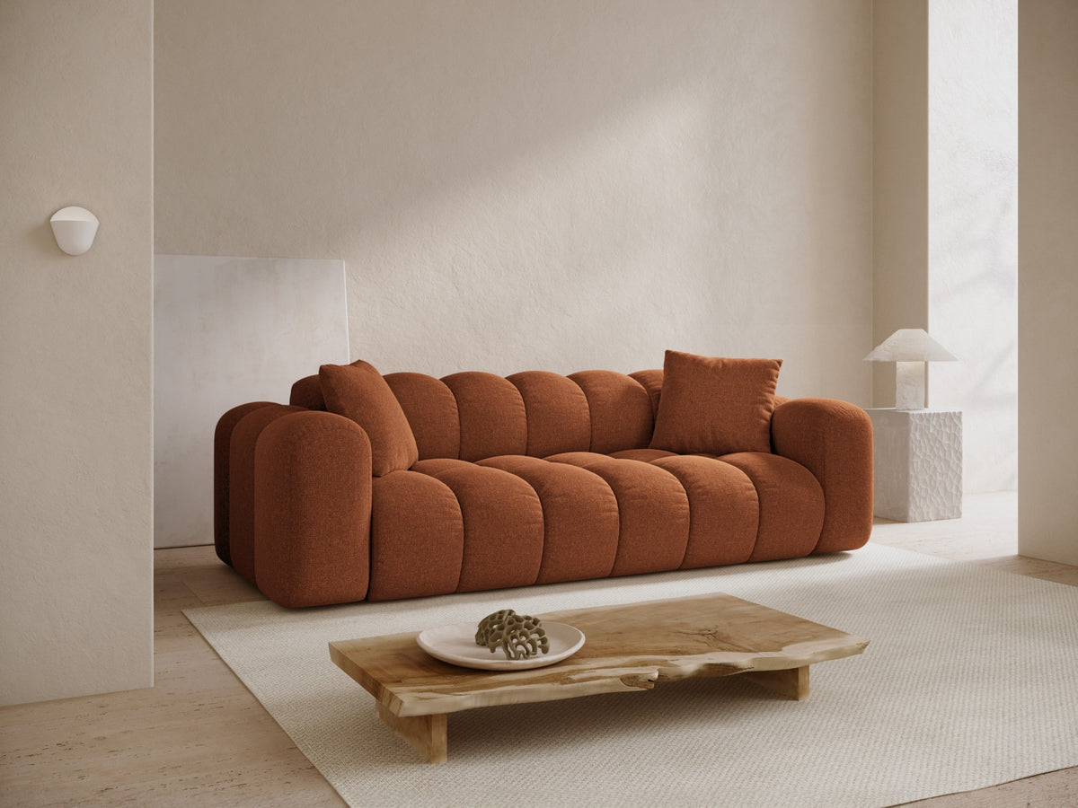 4-Sitzer Sofa Treno in Brick-Eden präsentiert im Onlineshop von KAQTU Design AG. 4er Sofa ist von Cosmopolitan Design