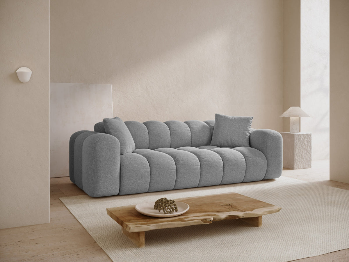 4-Sitzer Sofa Treno in Light Grey-Eden präsentiert im Onlineshop von KAQTU Design AG. 4er Sofa ist von Cosmopolitan Design