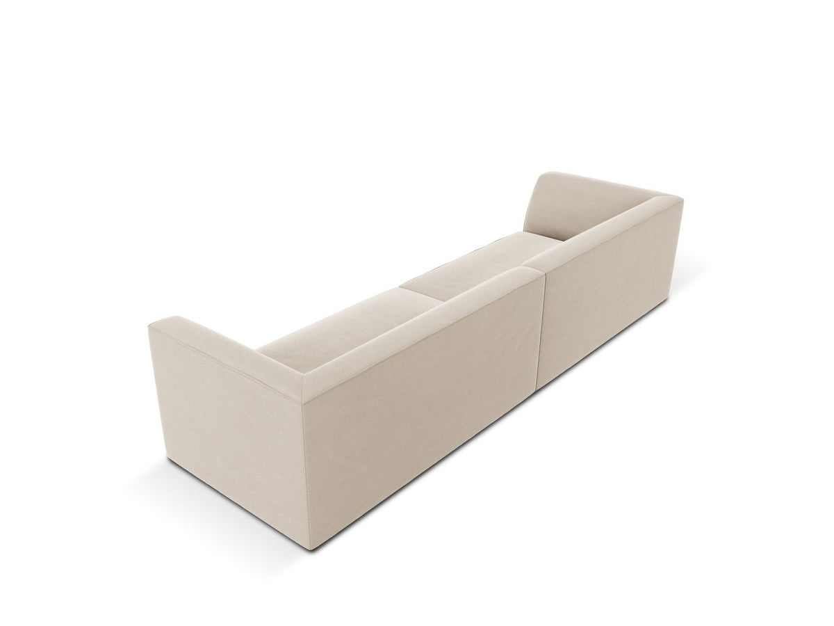 Beige-farbenes 4er Sofa Siena mit Samtbezug, schwarzen Kunststoffbeinen und gepolsterter Rückenlehne, Frontalansicht auf hellem Hintergrund.