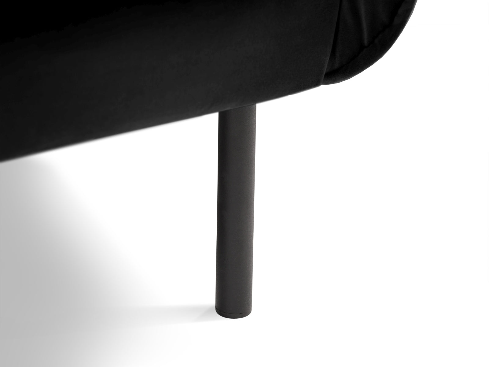 Luxuriöses 4-Sitzer Sofa aus weichem Velours, perfekt für entspannte Stunden. Modernes Design und pflegeleichte Oberfläche für Ihr stilvolles Zuhause.