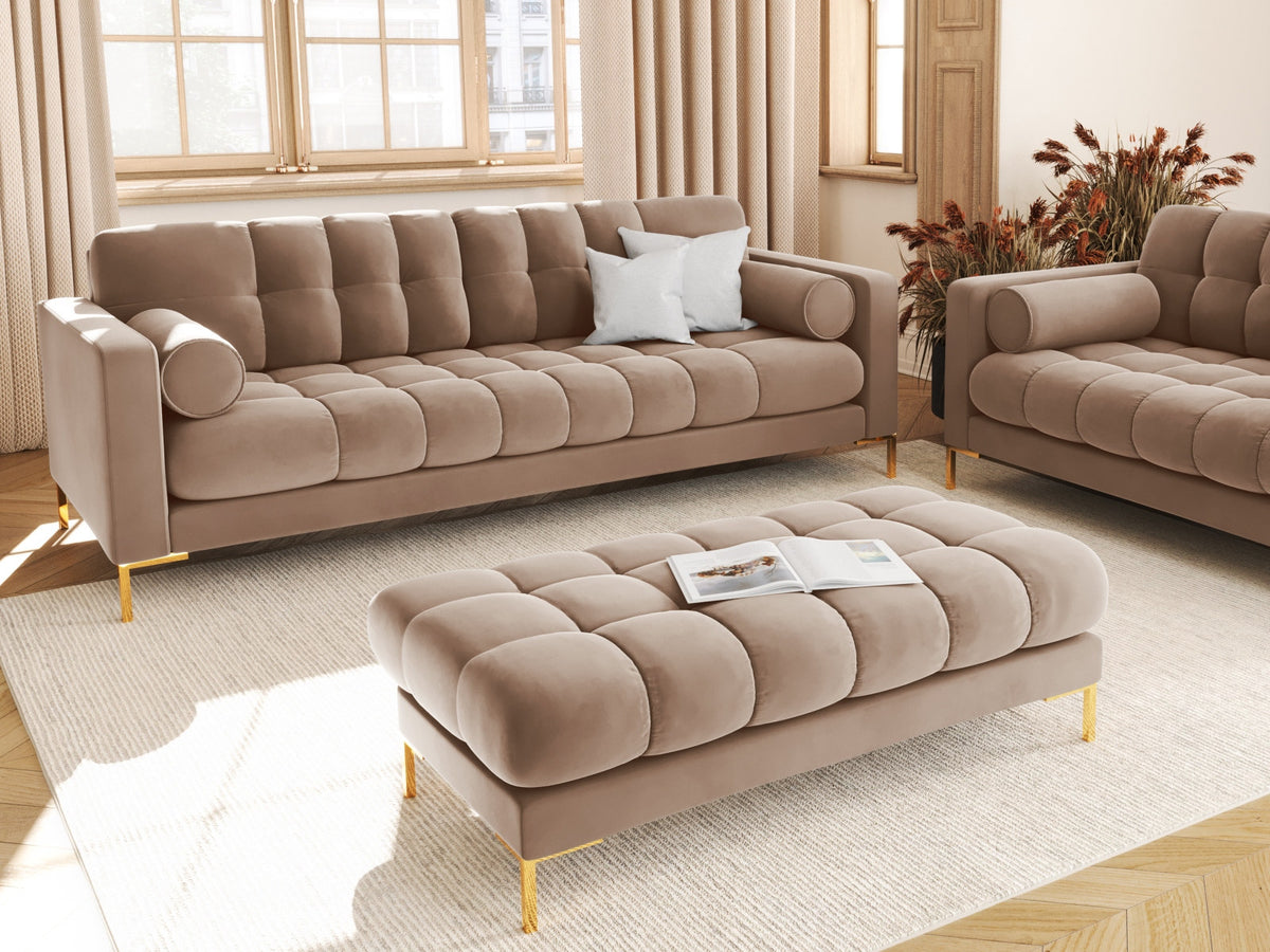 4er Sofa Bali von Cosmopolitan Design, gepolstert, mit Dekokissen auf schlanken Metallbeinen