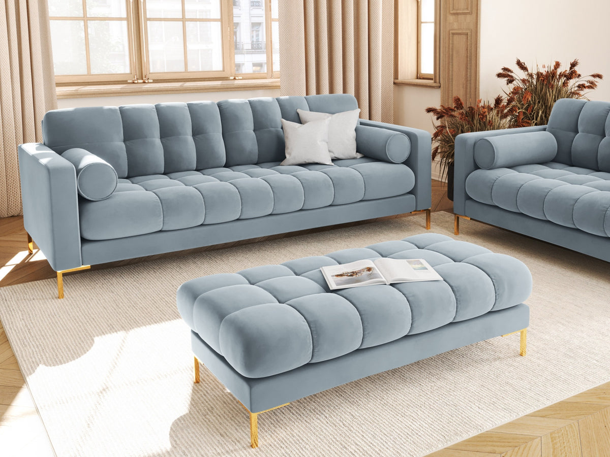 4er Sofa Bali von Cosmopolitan Design, gepolstert, mit Dekokissen auf schlanken Metallbeinen