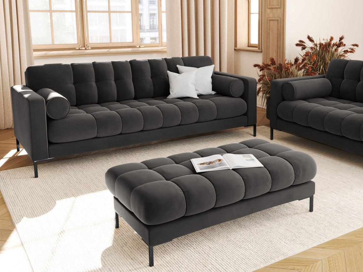 4-Sitzer Sofa Bali in Dark Grey-Bluvel präsentiert im Onlineshop von KAQTU Design AG. 4er Sofa ist von Cosmopolitan Design