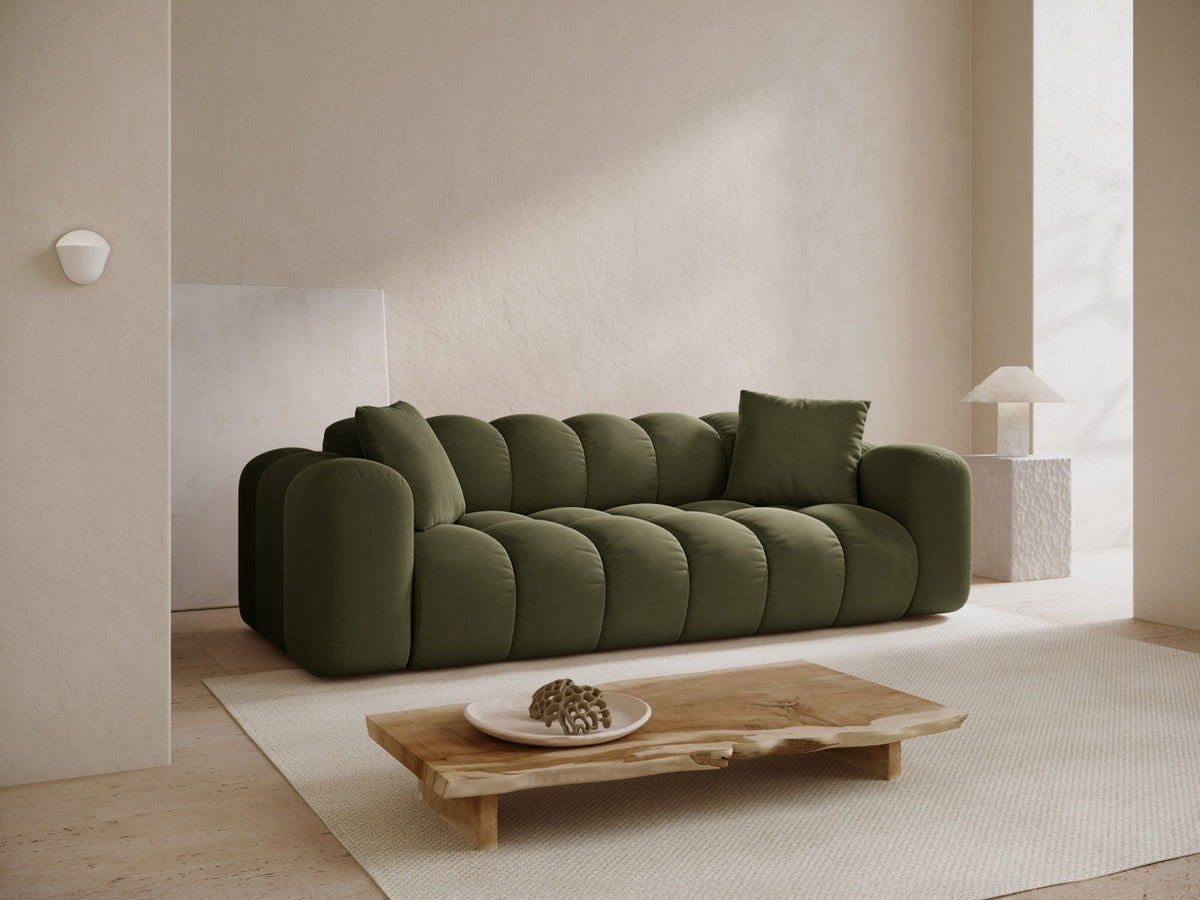 4er Sofa Treno mit gepolstertem Stoffbezug, niedriger Rückenlehne und schwarzen Beinen