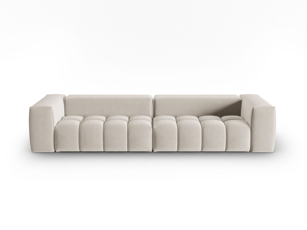 Modulares Sofa Verona in Samtstoff Sand-Casino mit schwarzen Kunststoffbeinen, 5 Sitzplätze, Massivholzrahmen, Frontalansicht