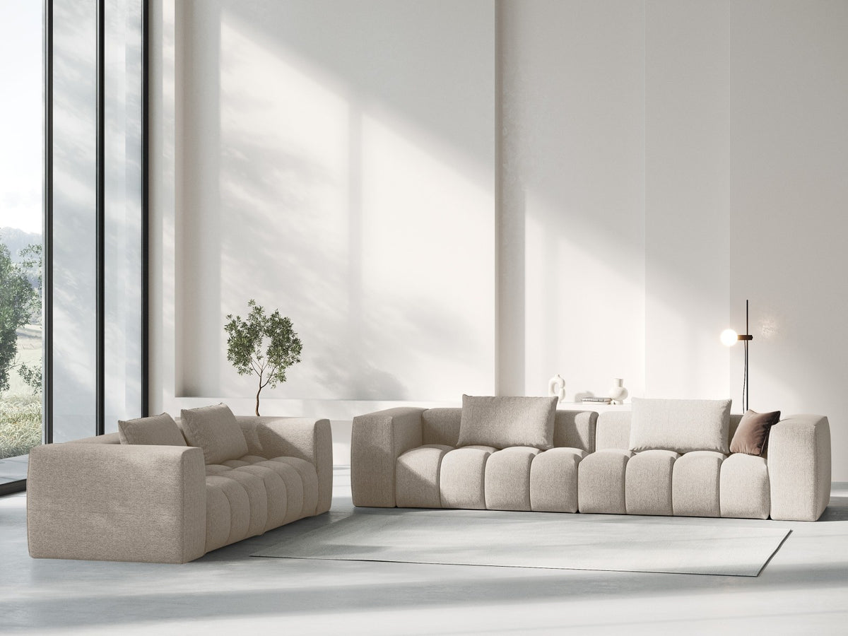 Beiges Verona Modulares Sofa mit 5 Sitzplätzen, Sorella-Strukturstoff, Massivholzrahmen und schwarzen Kunststoffbeinen im Wohnzimmer.