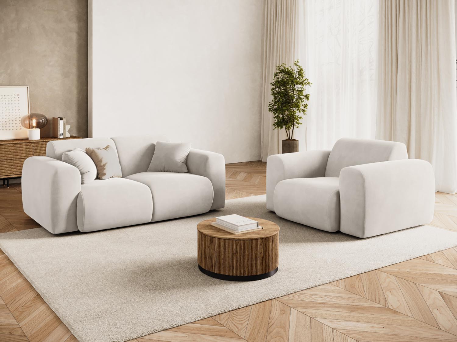 Eleganter Nolio Velour Sessel in sanftem Beige, ideal für stilvolle Wohnräume. Komfortabler Einzelsitz mit modernem Design.