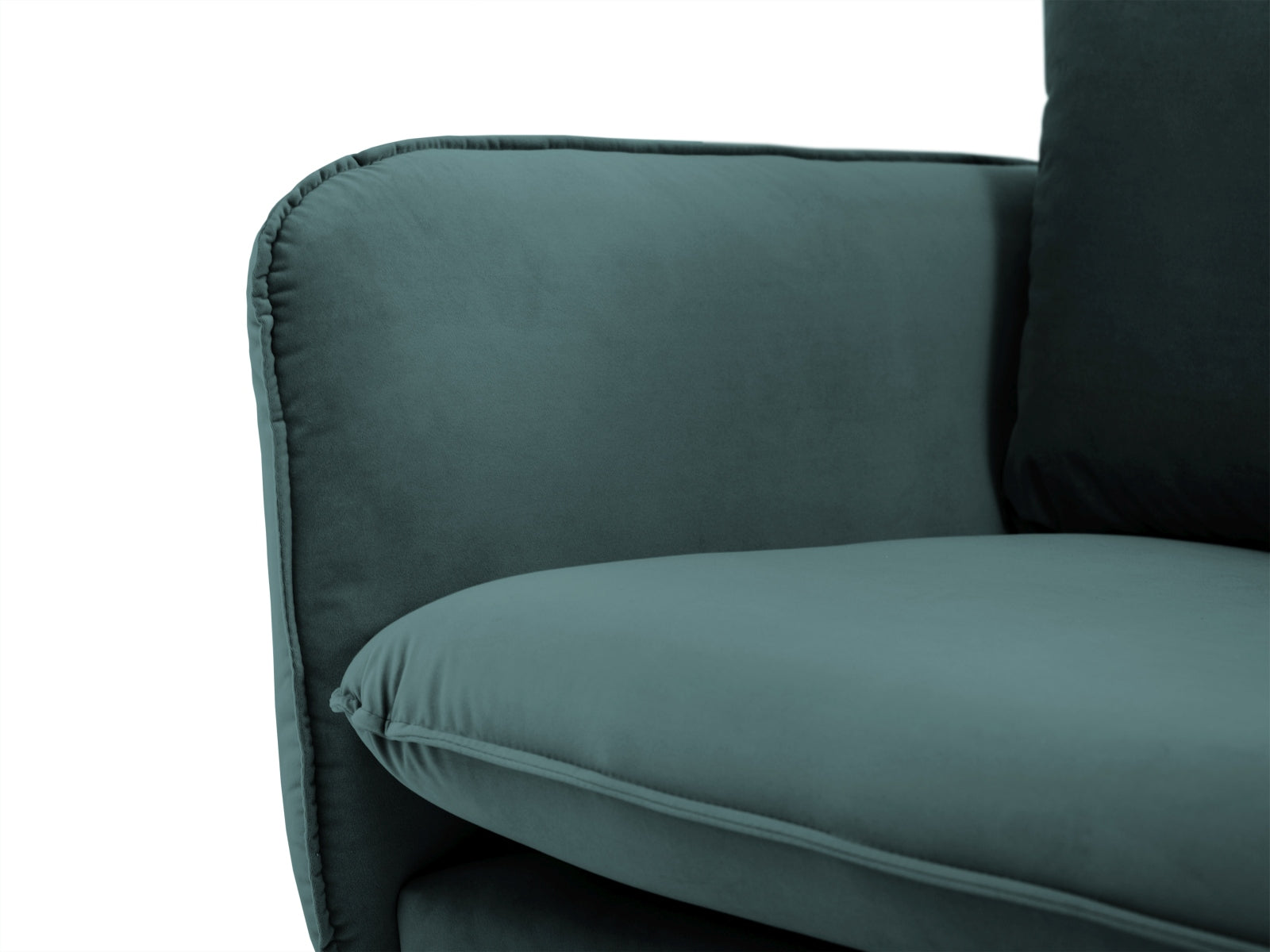 Genießen Sie den Vienna Velour Sessel 94cm von Cosmopolitan Design – ein elegantes, komfortables Möbelstück, das jeden Raum aufwertet.