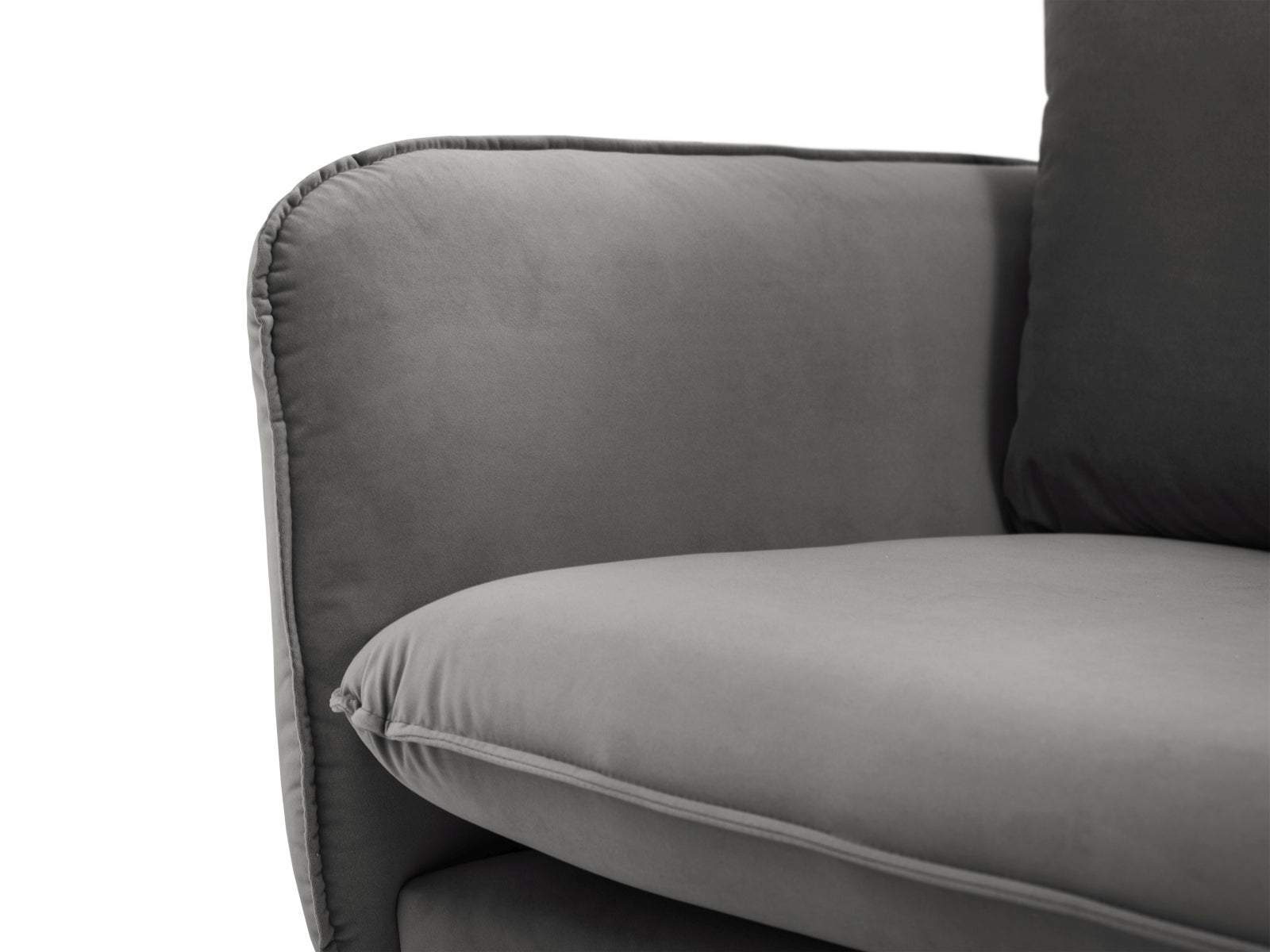 Genießen Sie den Vienna Velour Sessel 94cm von Cosmopolitan Design – ein elegantes, komfortables Möbelstück, das jeden Raum aufwertet.