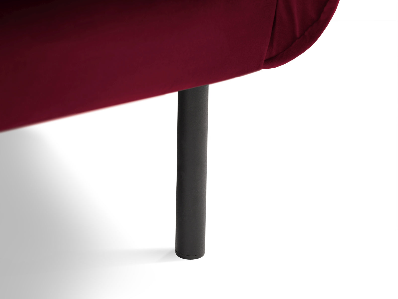Genießen Sie den Vienna Velour Sessel 94cm von Cosmopolitan Design – ein elegantes, komfortables Möbelstück, das jeden Raum aufwertet.