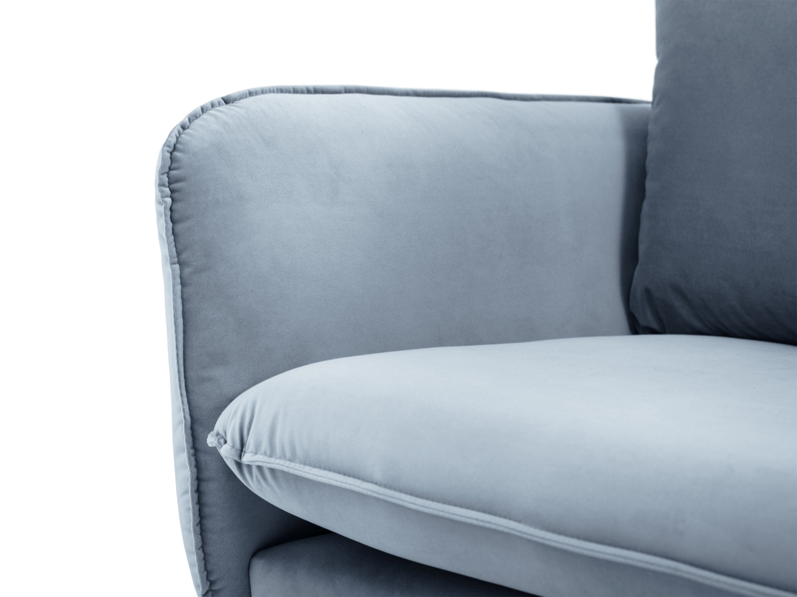 Erleben Sie den Vienna Velour Sessel 94cm von Cosmopolitan Design – stilvoll, bequem und ideal für jedes moderne Zuhause.