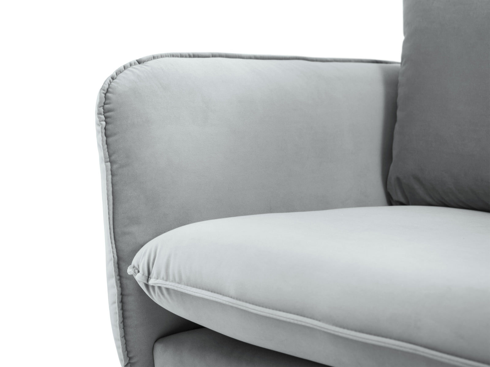 Erleben Sie den Vienna Velour Sessel 94cm von Cosmopolitan Design – stilvoll, bequem und ideal für jedes moderne Zuhause.