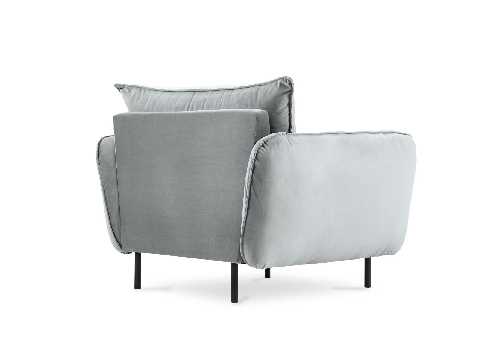 Genießen Sie den eleganten Vienna Velour Sessel 94cm von Cosmopolitan Design – ein komfortables Möbelstück, das jedem Raum einen Hauch von Luxus verleiht.