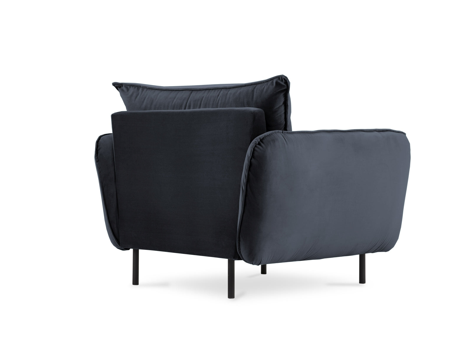 Genießen Sie den eleganten Vienna Velour Sessel 94cm von Cosmopolitan Design – ein komfortables Möbelstück, das jedem Raum einen Hauch von Luxus verleiht.