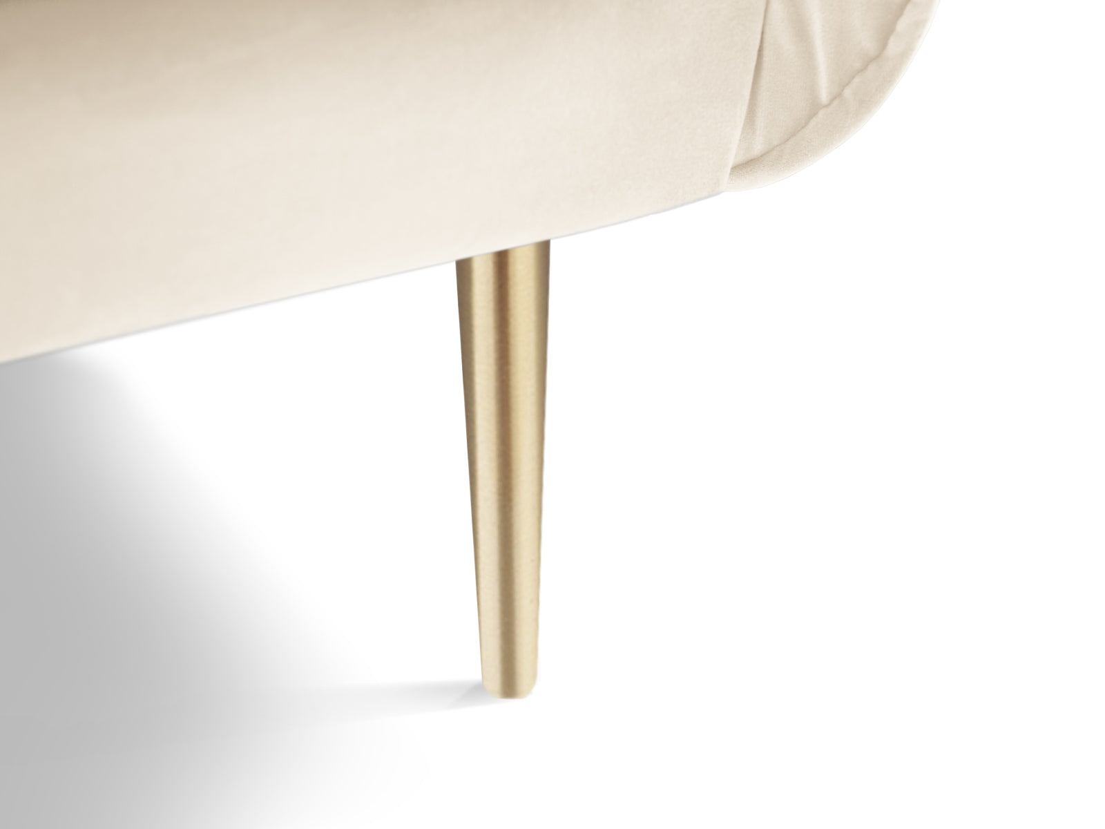 Genießen Sie den Vienna Velour Sessel 94cm von Cosmopolitan Design – ein elegantes, komfortables Möbelstück, das jeden Raum aufwertet.
