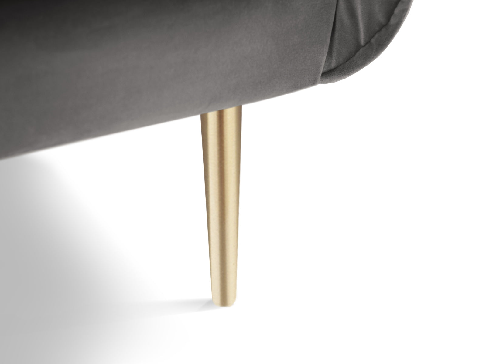 Genießen Sie den Vienna Velour Sessel 94cm von Cosmopolitan Design – ein elegantes, komfortables Möbelstück, das jeden Raum aufwertet.